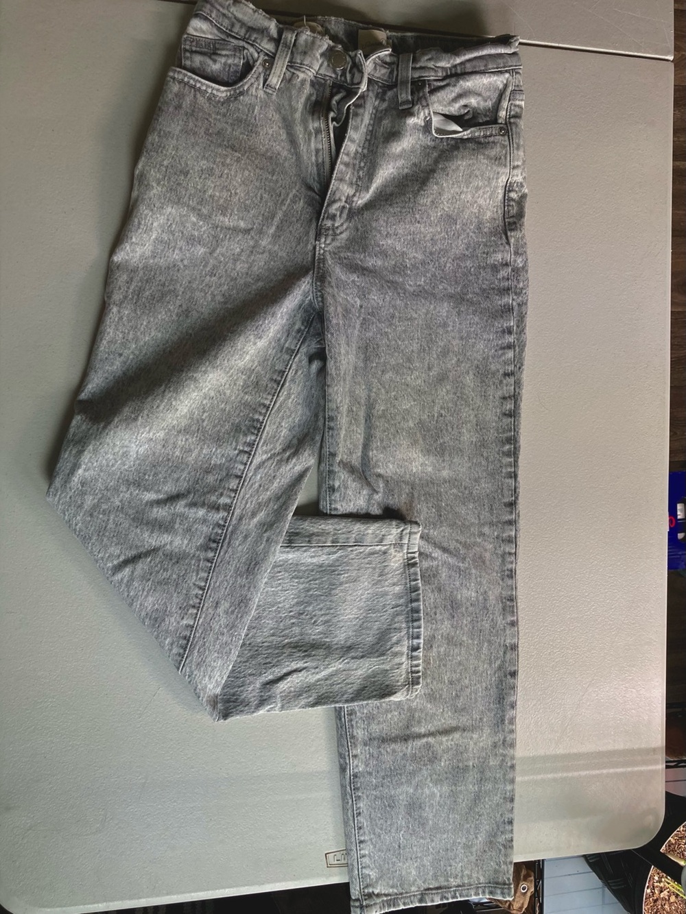 Universal Thread Women's Grey Washed Straight Leg Jeans